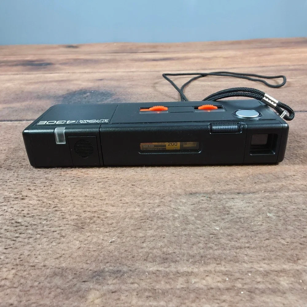 Minolta Autopak 430E Pocket Camera Black Good Vintage 110 Film Flash Case
